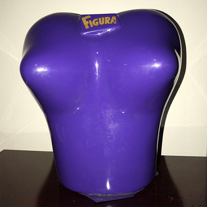 Lilanvärinen ruotsi rintaliiviteline Figura